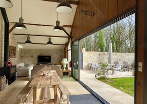 Living area - Luxury family gîte with heated pool, sauna & countryside views (Chauvigny)
