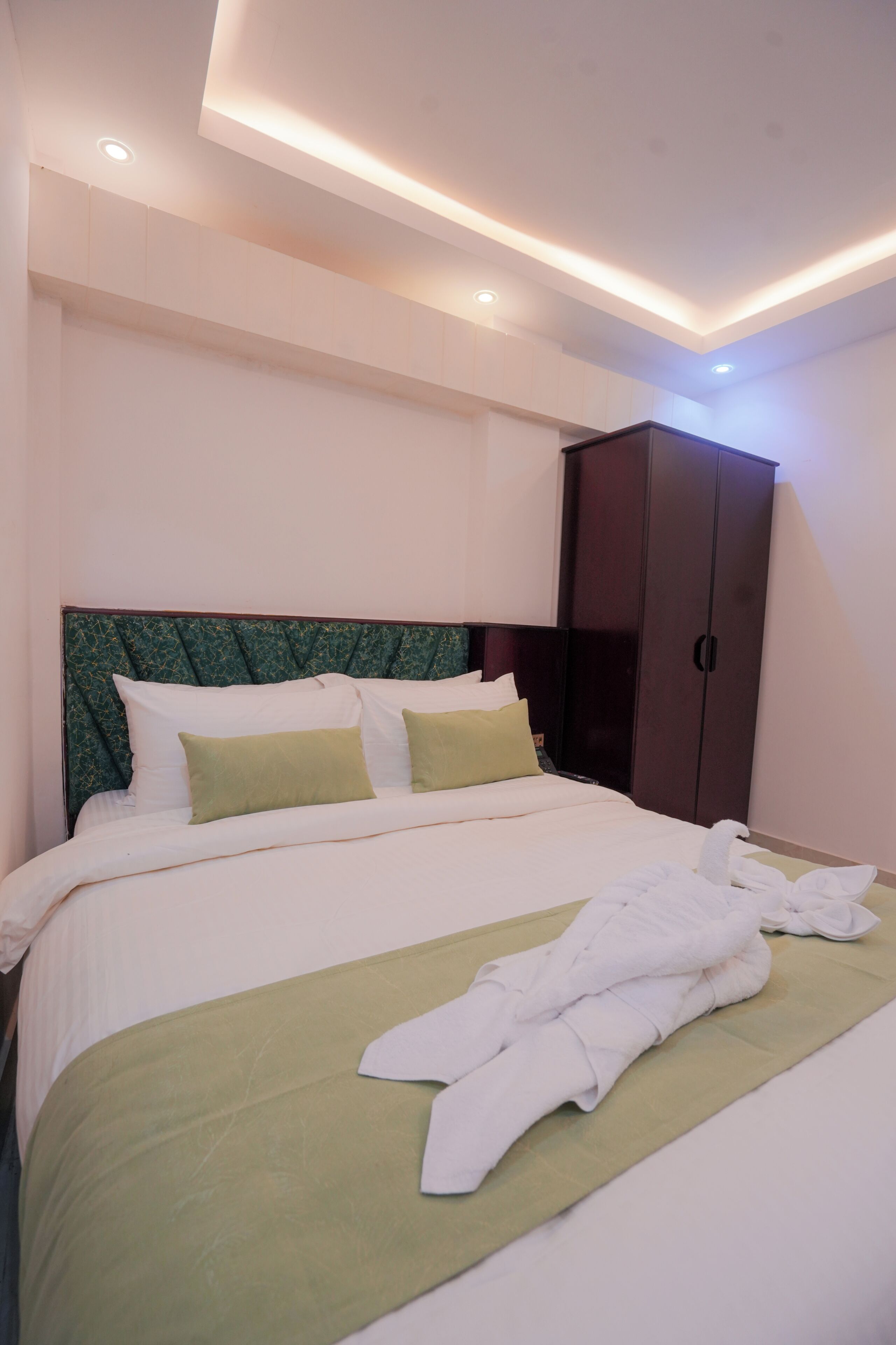 Desk, laptop workspace, iron/ironing board, free WiFi