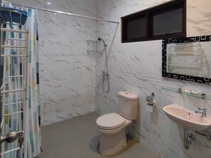 Bathroom - Nirvana House (Guest House Syari'ah) (Salatiga)