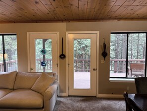 Living area - Hamilton branch Creekside Cabin in the Trees (Westwood)