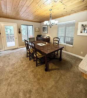 Dining - Hamilton branch Creekside Cabin in the Trees (Westwood)