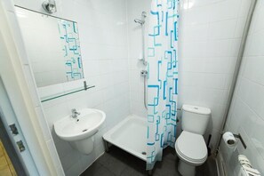 Basic Room | Bathroom - Hostel Klimczoka 6 (Katowice)