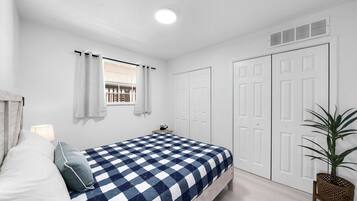 2 bedrooms, desk, iron/ironing board, free WiFi