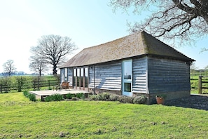 Exterior - Acorn Barn - a holiday let that sleeps 2 guests in 1 bedroom (Ashford)