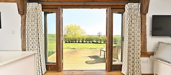 Acorn Barn - a holiday let that sleeps 2 guests in 1 bedroom