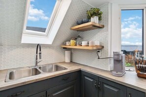 Private kitchen - A Little piece of Paradise - stunning ocean views! (Lunenburg)