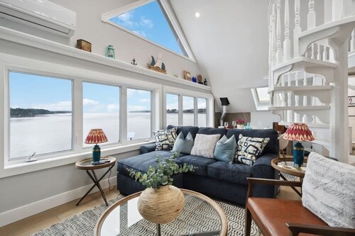 A Little piece of Paradise - stunning ocean views!