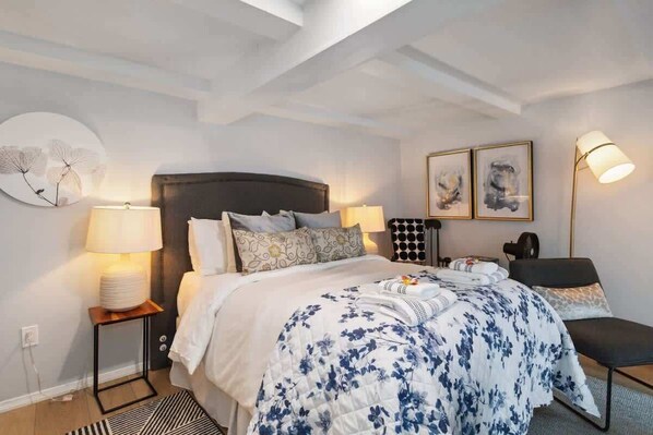 Iron/ironing board, WiFi, bed sheets