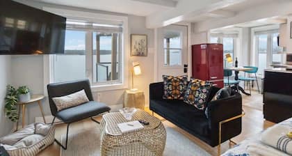 Relax & recharge! Spectacular Ocean View. Hot tub!