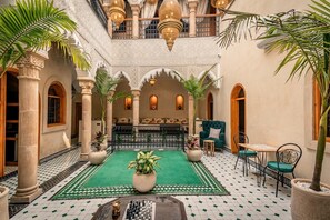 Dining - Golden Riad (Rabat)