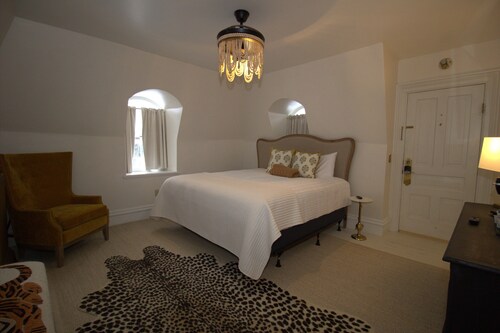 Garfield Inn Hotel - 2 Bedroom suite