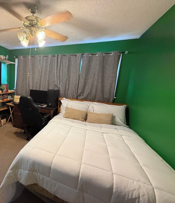 3 bedrooms, iron/ironing board, WiFi, bed sheets