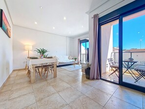TV - Stylish Apartment in Central Location (San Pedro del Pinatar)