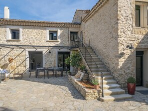 Outdoor dining - Splendide bastide 4 ch avec piscine proche Uzès (Connaux)
