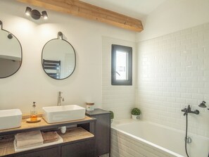 Shower, hair dryer, towels - Splendide bastide 4 ch avec piscine proche Uzès (Connaux)