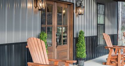 The Lodge at Chestnut Creek • Sleeps Large Families & Groups • Unwind & Gather