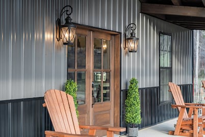 The Lodge at Chestnut Creek • Sleeps Large Families & Groups • Unwind & Gather