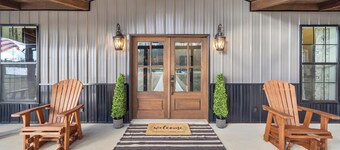 The Lodge at Chestnut Creek • Sleeps Large Families & Groups • Unwind & Gather