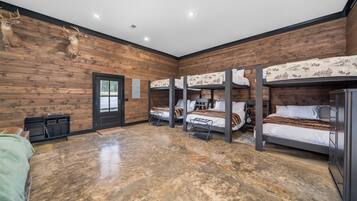 1 dormitorio, tabla de planchar con plancha, wifi y ropa de cama