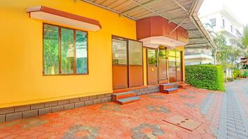 House | Meja sambut tetamu
