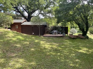 Property grounds - I'm renting a 2-person wooden chalet from April 01 to May 20, 2026. (Salernes)