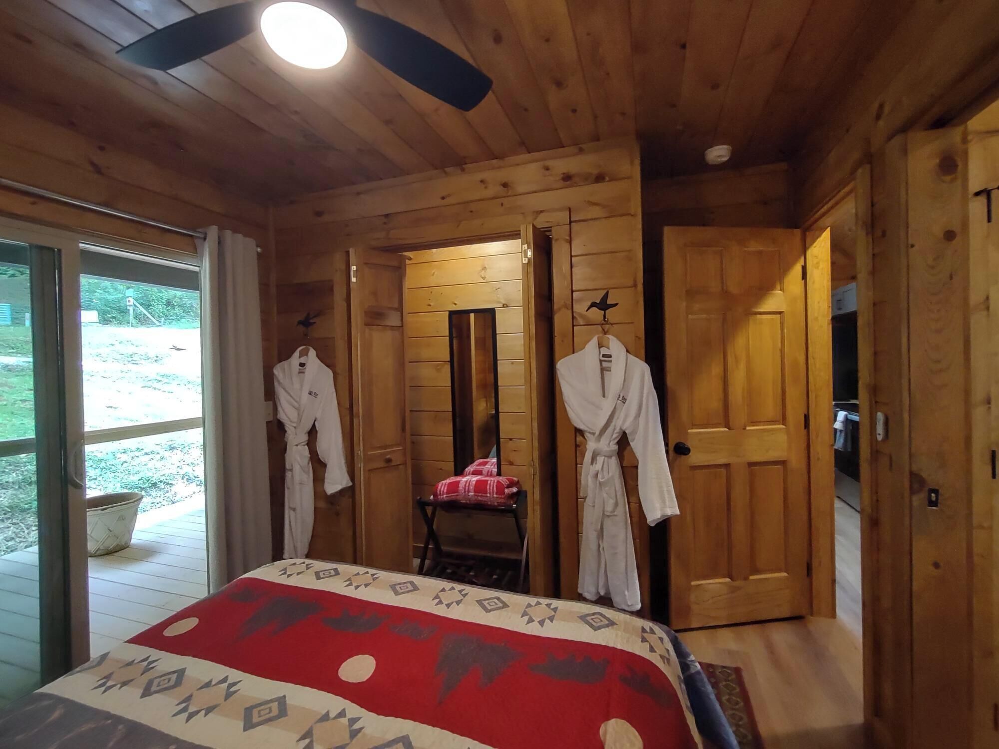 Cozy Creekside Cabin In Bryson City, North Carolina - Bryson City, NC