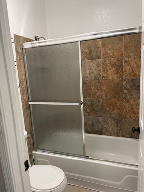 Hair dryer, towels, soap, toilet paper - Furnished 1 bdrm 1 ba Lakeside Resort-Style Living in Prime Location in Chandler (Chandler)