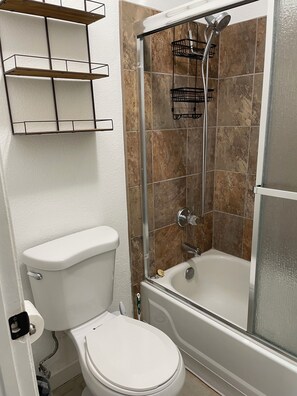 Hair dryer, towels, soap, toilet paper - Furnished 1 bdrm 1 ba Lakeside Resort-Style Living in Prime Location in Chandler (Chandler)