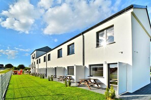 House | Outdoor dining - Comfortable Holiday Homes With a Summer Pool (Postomino)