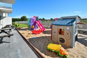 House | Garden - Comfortable Holiday Homes With a Summer Pool (Postomino)