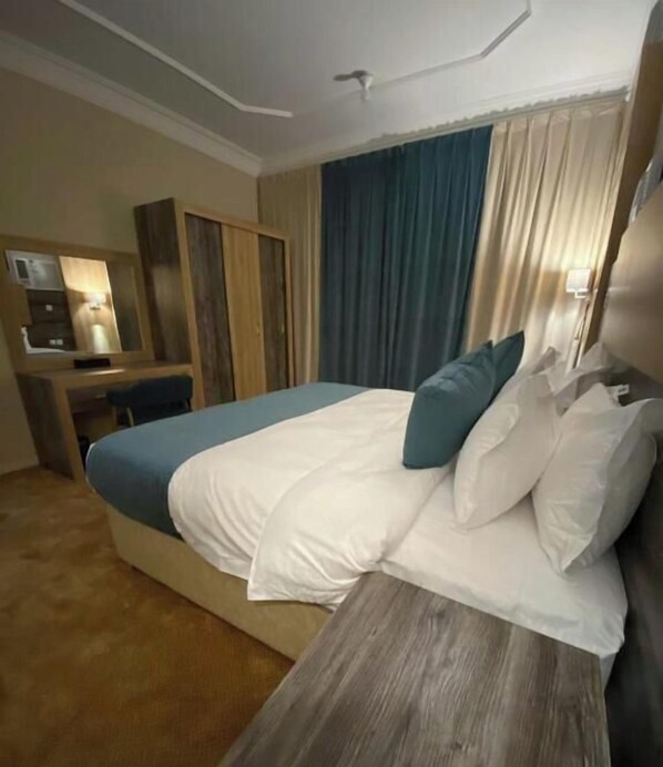 In-room safe, soundproofing, free WiFi, wheelchair access - The view serviced apartments (Khamis Mushait)