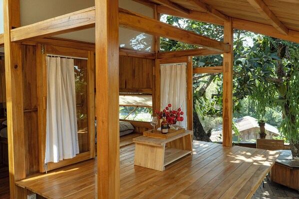 Bungalow de estilo japonés, vista al jardín | Terraza o patio