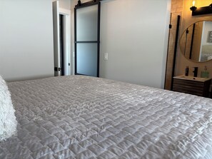 1 bedroom, iron/ironing board, WiFi, bed sheets - 7th Heaven is Yours to Discover at Tiki On The Bay (Englewood)