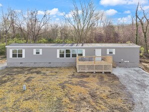 Exterior - BRAND NEW 3 bedroom 2 bath house half a mile to Burnside Marina (Burnside)