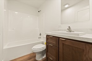 Bathroom - BRAND NEW 3 bedroom 2 bath house half a mile to Burnside Marina (Burnside)