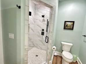 Shower, hair dryer, towels, soap - New listing - 20% off! Brand new house. Boat parking. Gulf view, steps to beach. (Port St. Joe)