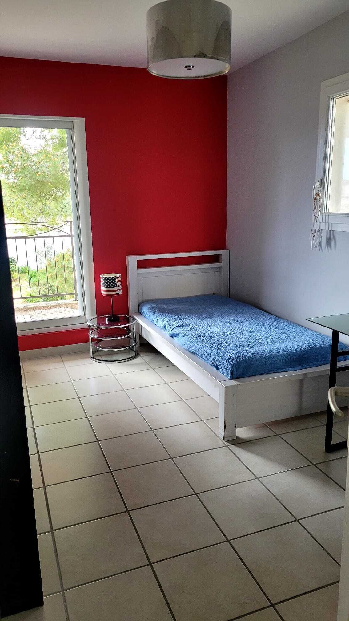 5 bedrooms, desk, iron/ironing board, travel crib