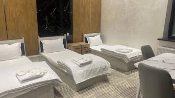 Habitación triple Confort, lanai | Spa