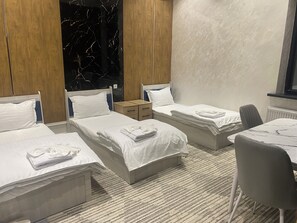 Comfort driepersoonskamer, veranda | Spa