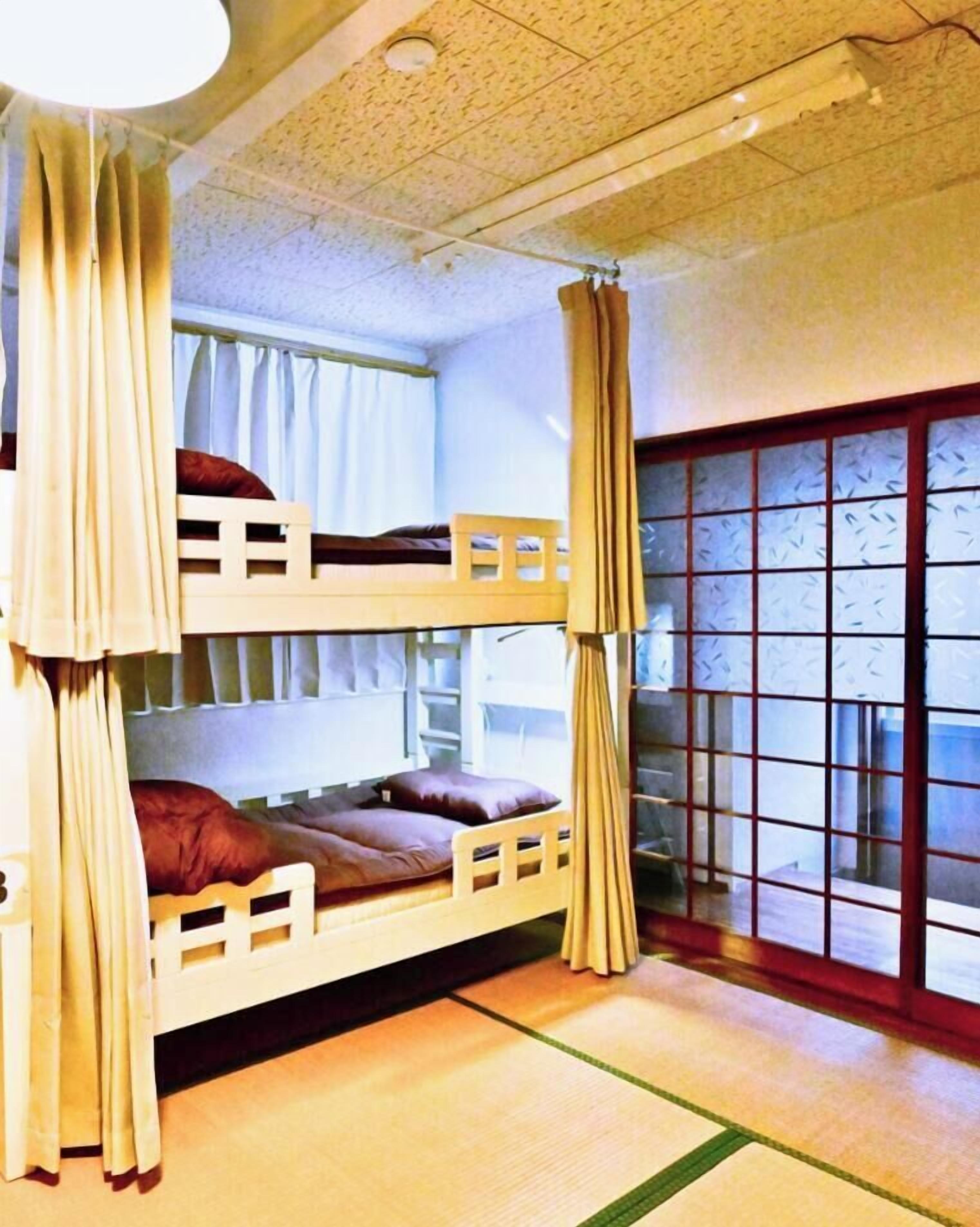 Gemeinsamer Schlafsaal, Gemischter Schlafsaal