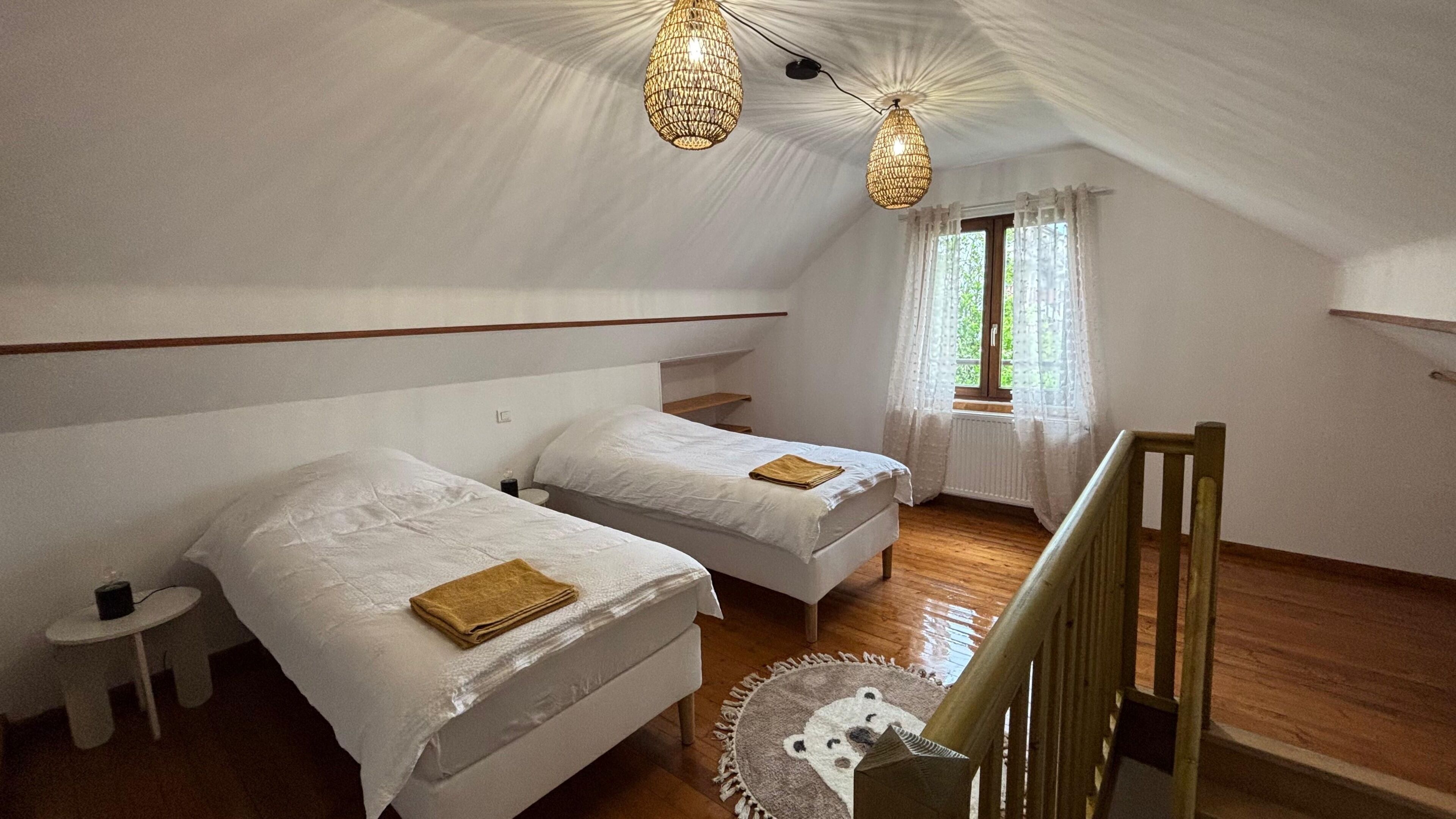 3 chambres, fer et planche à repasser, Wi-Fi, draps fournis