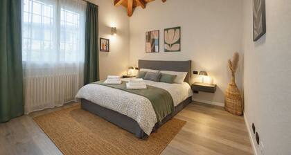 Detached villa with private garden within a Residence