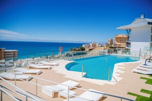 Outdoor pool - Panoramic Sea View Apartment with Terrace, Pool & Welness - 2 min to Beach (Fuengirola)