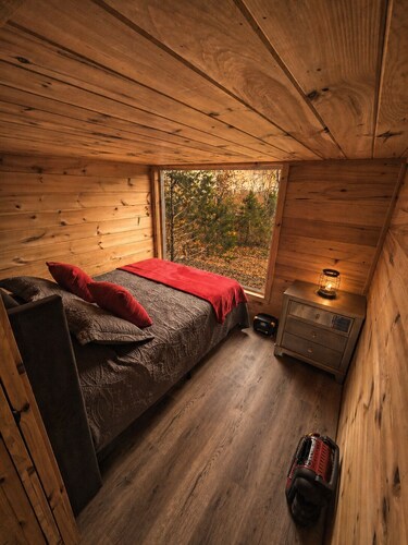 Serene cabin with a pond and creek perfect for relaxing nature adventures