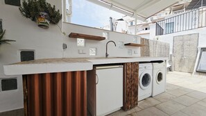 Property grounds - Fully renovated, traditional townhouse, with great rooftop terrace. (Cómpeta)