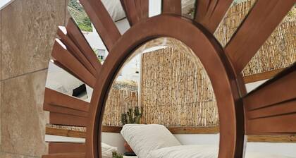Fully renovated, traditional townhouse, with great rooftop terrace.