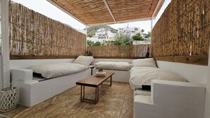 Property grounds - Fully renovated, traditional townhouse, with great rooftop terrace. (Cómpeta)