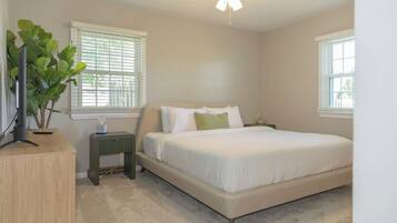 3 habitaciones, tabla de planchar con plancha, wifi y ropa de cama