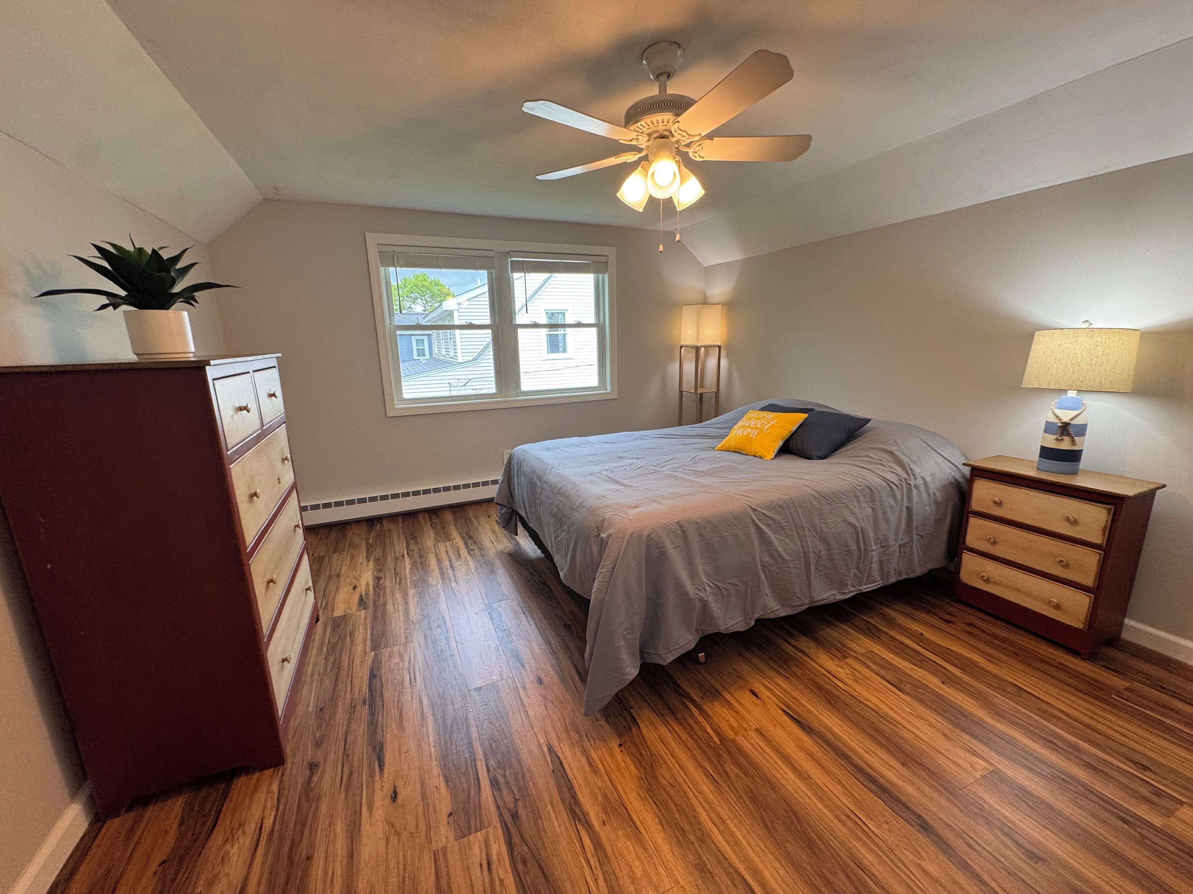 4 bedrooms, desk, iron/ironing board, free WiFi