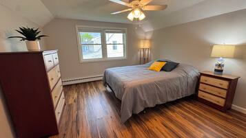 4 bedrooms, desk, iron/ironing board, free WiFi